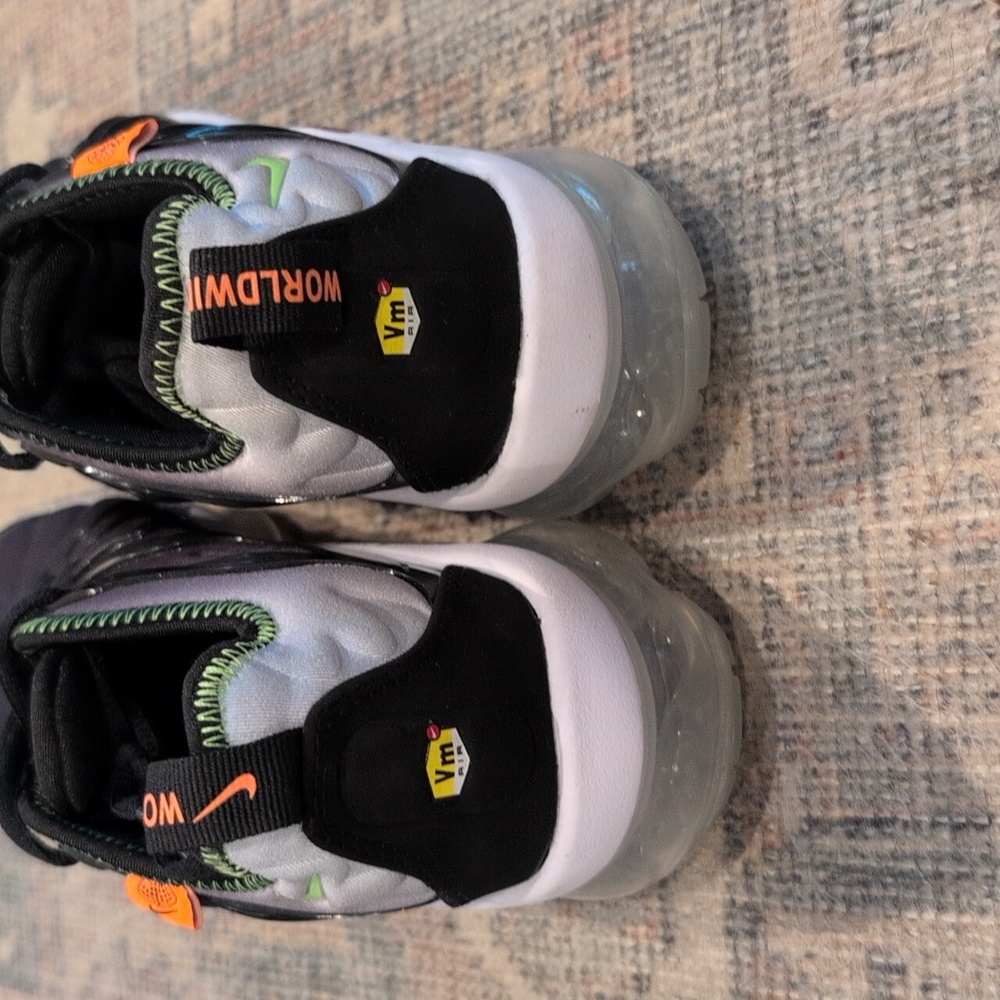 Women's Nike Air Vapormax Plus - Picture 3 of 9